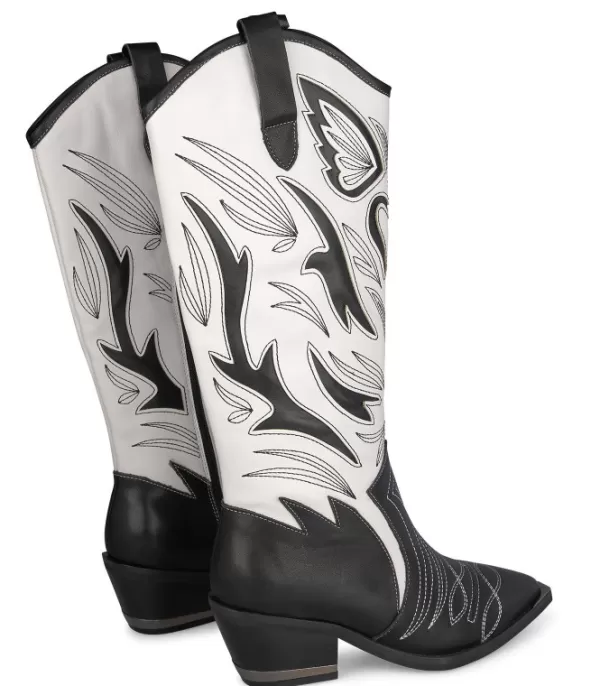 comprar_bota_vaquera_con_adorno_alas_2-1.webp Botas Planas*Alma en Pena Comprar Bota Vaquera Con Adorno Alas